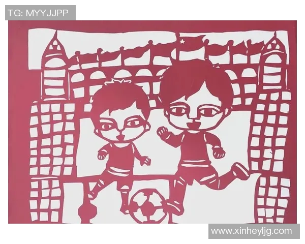 网格本创意绘画展现绿茵足球球星魅力与拼搏精神